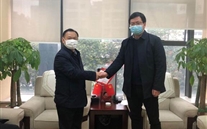 志同道合，共克时艰——大渡口区红十字会为88858cc永利官网集团送来捐赠证书