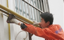 汶上公司自己下手，保质保量，完成城区除锈防腐工程