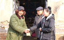 金乡公司开展慰问难题职工“送温暖”运动